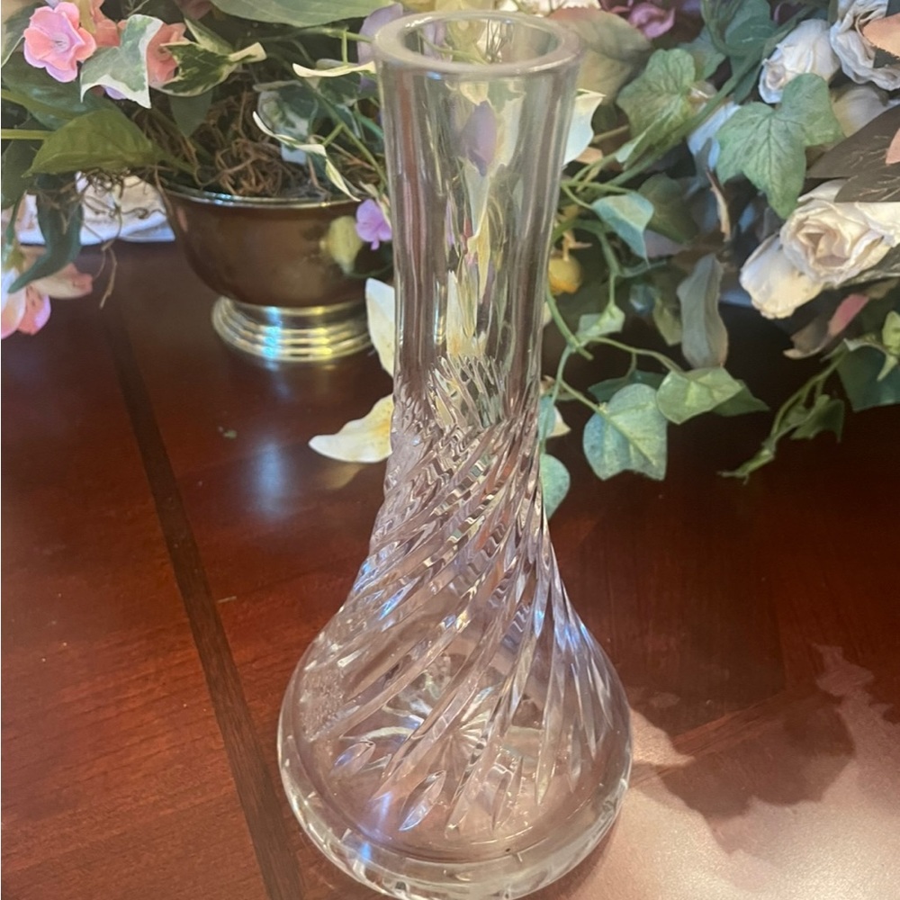 Beautiful Etched Crystal Vase 8” Tall
